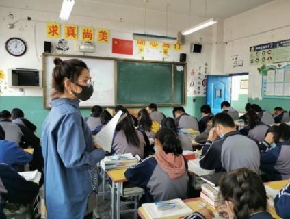 清华大学清一色的 苹果电脑 ,引众人嘲讽,网友评论值得深思