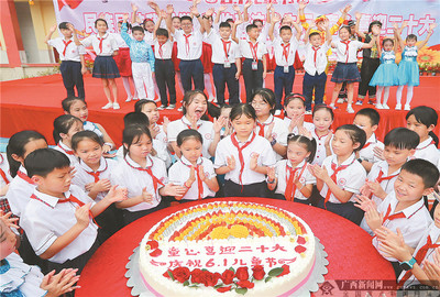 扶壮学校 用心浇灌，培育未来