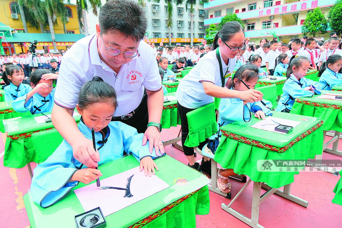 8月29日焦点图 扶壮学校——为每个孩子点亮未来的光